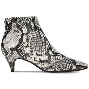 Sam Edelman faux snakeskin bootie size 8 cute!